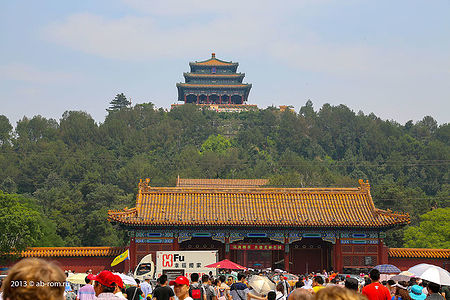 Гора Цзыньшань - самое высокое место древнего города Пекин.