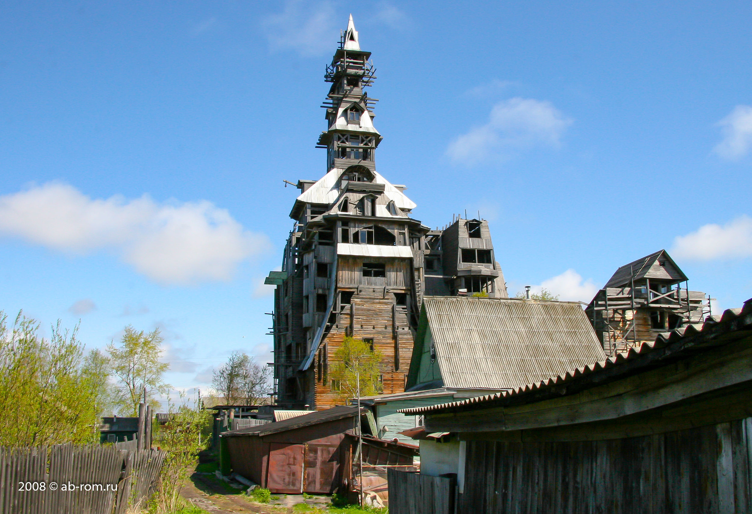 Фотограф Роман Абрамовский. * Небоскрёб из дерева