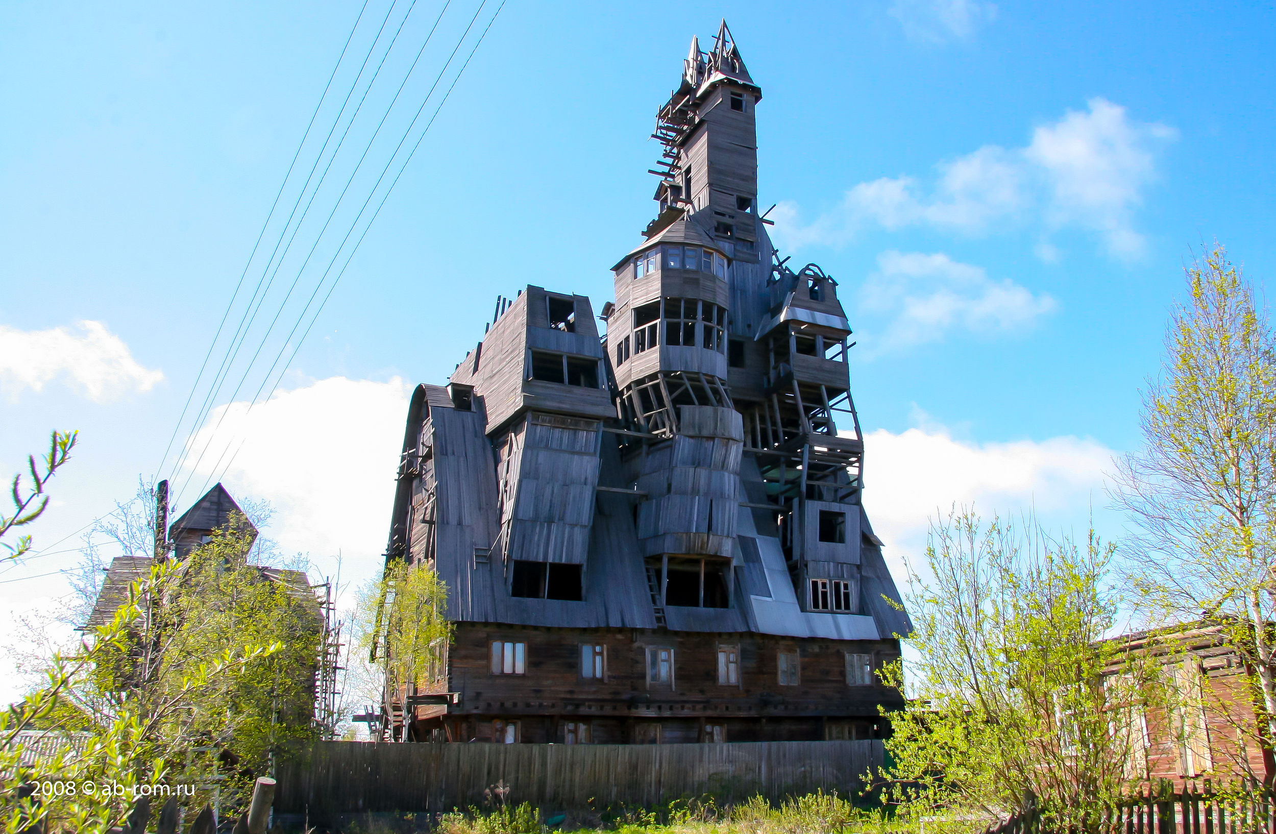 Фотограф Роман Абрамовский. * Небоскрёб из дерева