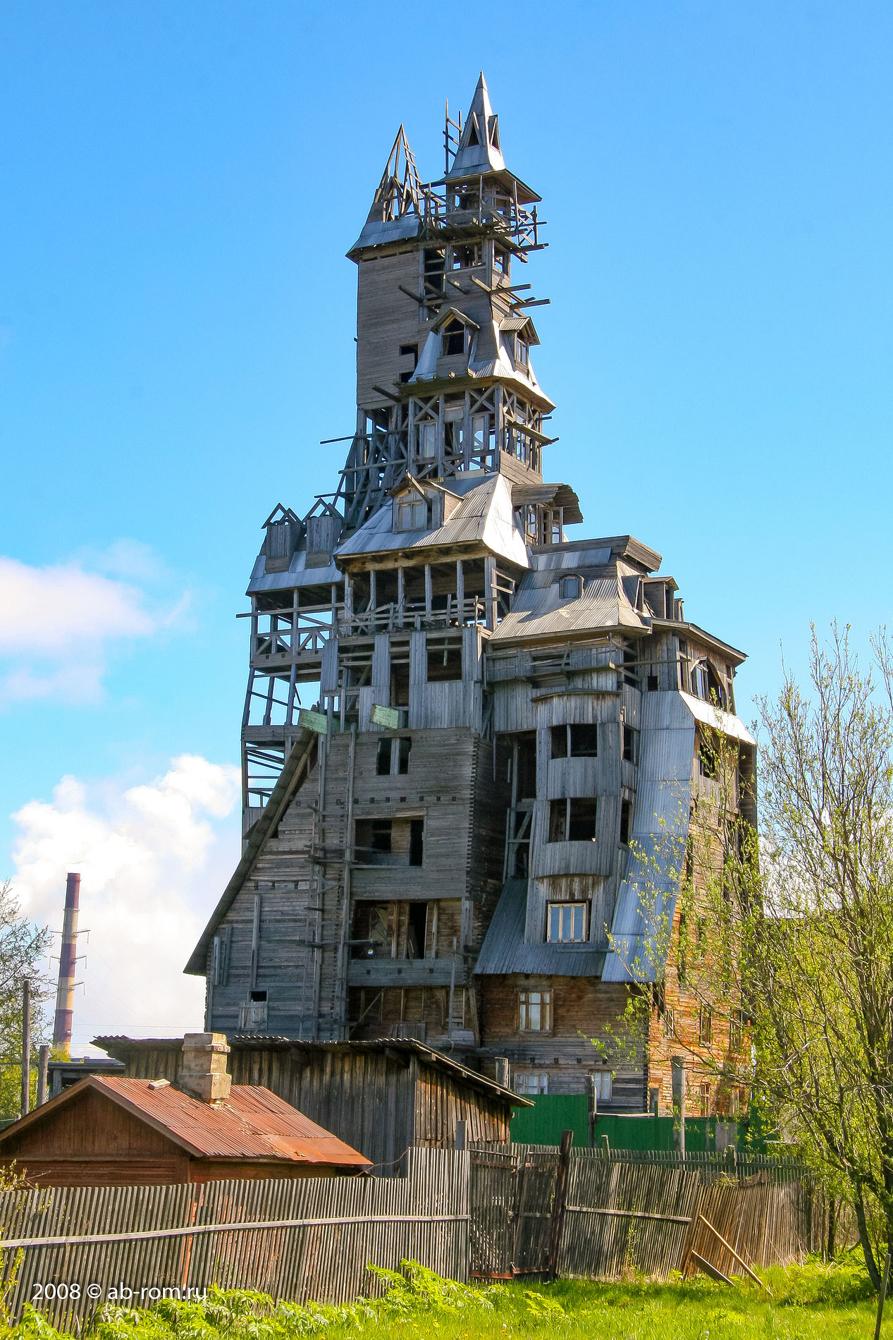 Фотограф Роман Абрамовский. * Небоскрёб из дерева